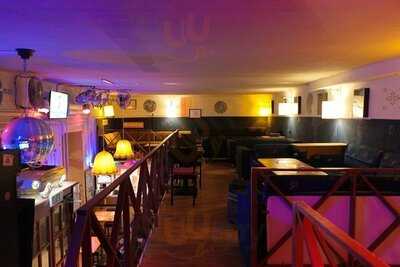 Illegál, A Házibuli