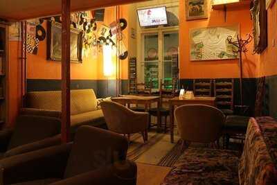 Illegál, A Házibuli