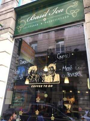 Basil Ica Salad And Pancake Bar