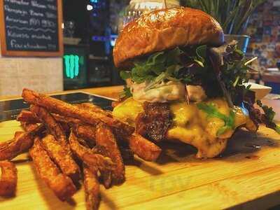 Lülü’z Gastro Pub