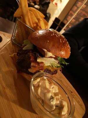 Lülü’z Gastro Pub