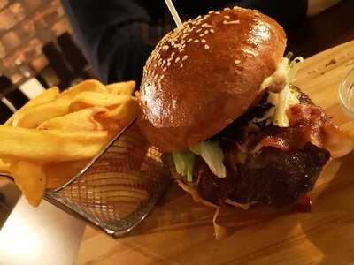 Lülü’z Gastro Pub