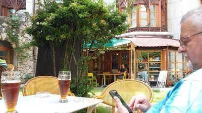 Bereg Embassy Bar & Cafe