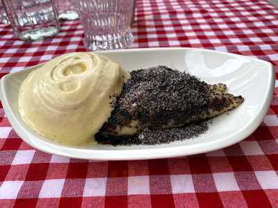 Voros Homar Belvarosi Halpiac Es Gasztrobar