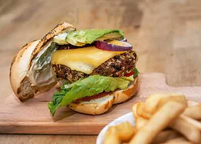 Falk 5 Bistro - Jewish-american Grill & Café