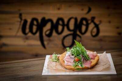 Ropogós Bistro & Garden