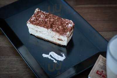 Ropogós Bistro & Garden