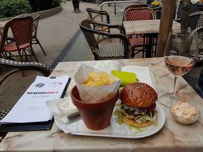 Szalonspicc Kave Es Borbar