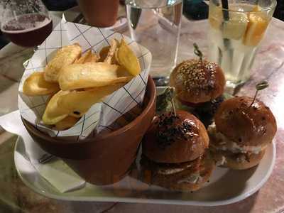 Szalonspicc Kave Es Borbar