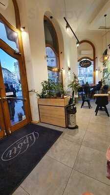 Lipoti Bistro & Cafe