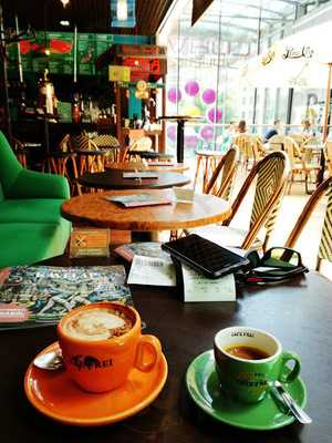 Cafe Frei Corvin Plaza