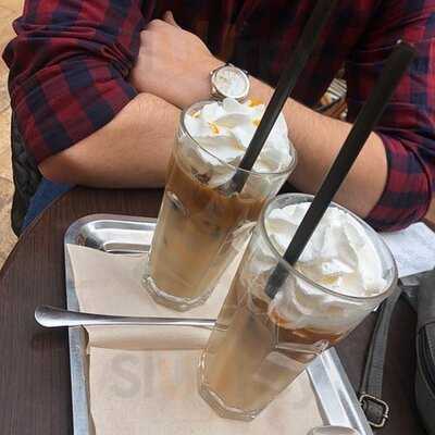 Cafe Frei Corvin Plaza