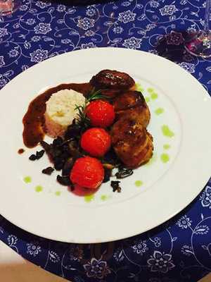 Ínyenckert étterem & Kávéház