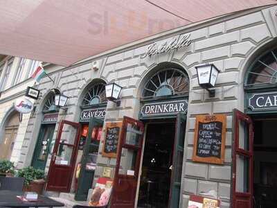 Isolabella Cafe & Pub