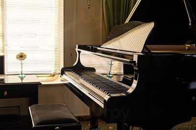 Cezanne Restaurant & Bar