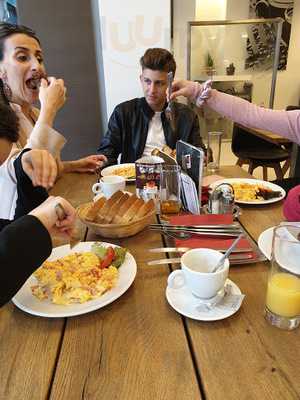 10 Minutes Bistro & Cafe