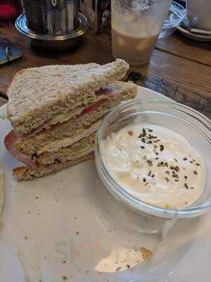 10 Minutes Bistro & Cafe