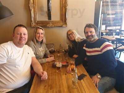 Vinolia Bistro & Bar