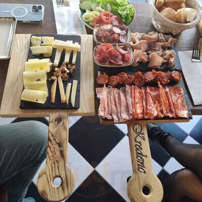 Kredenc Cafe & Delicatesse