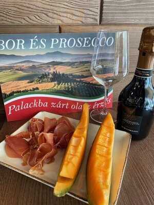 Kredenc Cafe & Delicatesse