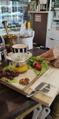 Kredenc Cafe & Delicatesse