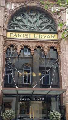Parisi Udvar