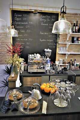 Artemisia Café & Wine