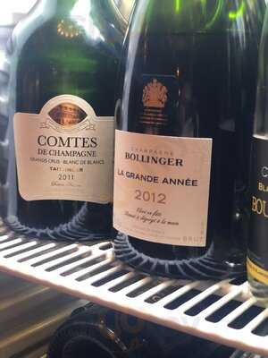 Étoile Champagne Bar
