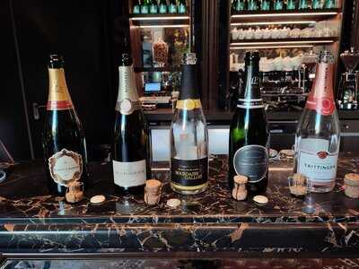 Étoile Champagne Bar
