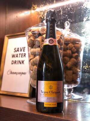 Étoile Champagne Bar