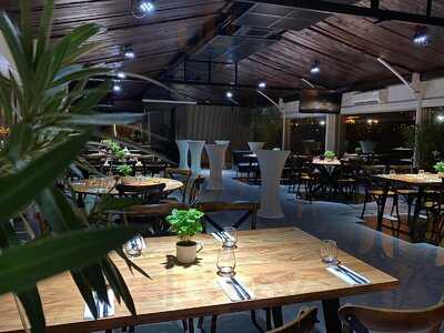 Boatanic Terrace And Bar