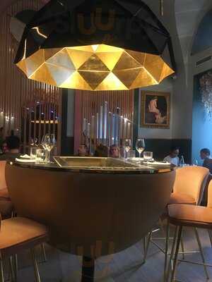Sophisto Champagne Bar & Restaurant