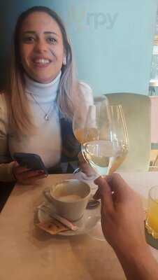 Sophisto Champagne Bar & Restaurant