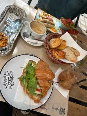 Fluffy's Cafe & Brunch