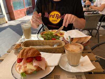 Fluffy's Cafe & Brunch