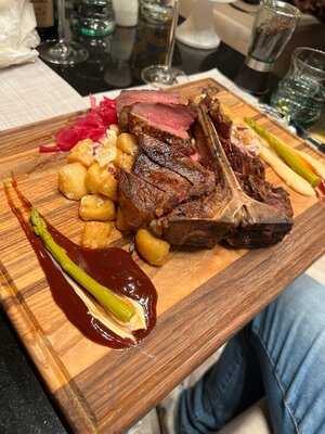 Final Table Budapest