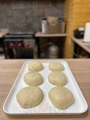 Gozsdu Langos Bistro