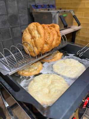 Gozsdu Langos Bistro