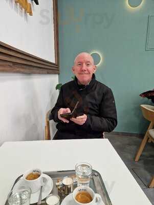 Fészek Cukrászda-corvin.