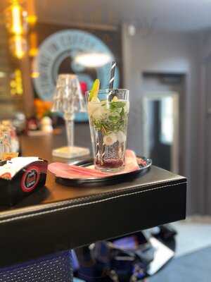 Coming In Coffee & Bistró