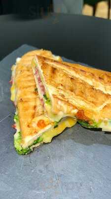 Coming In Coffee & Bistró