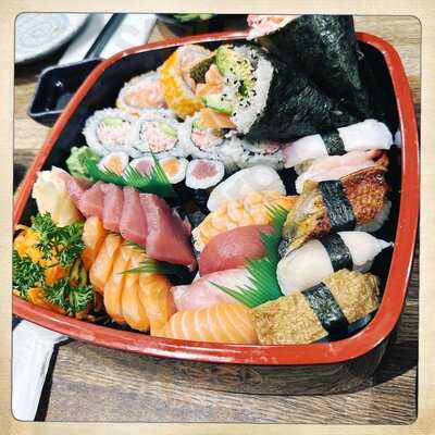 Zakura Noodle & Sushi