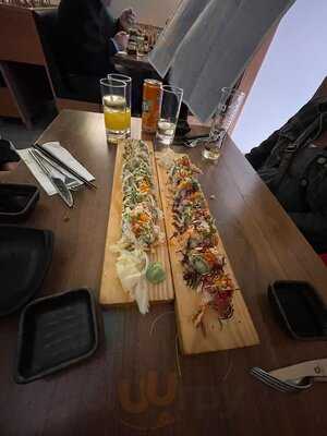 Zakura Noodle & Sushi