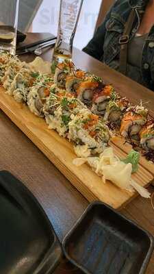 Zakura Noodle & Sushi