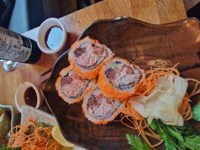 Eatokyo Noodles And Sushi Bar