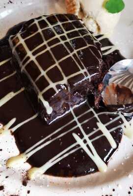 La Caverna Restaurant And Wine Bar