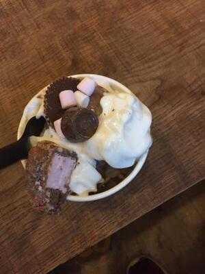 Yogism Frozen Yogurt