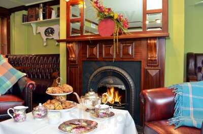 Seven Arches Bar & Bistro