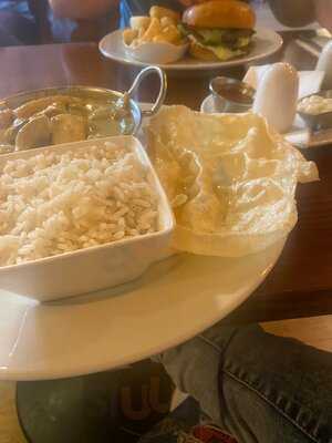 Seven Arches Bar & Bistro