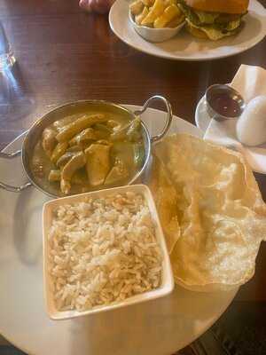 Seven Arches Bar & Bistro